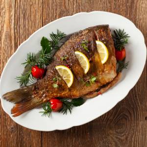 Zobacz, co zrobić, kiedy ość z ryby utknie Ci w gardle