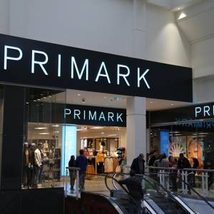 Modelka bez zęba w najnowszej kampanii Primarku. "To są prawdziwi ludzie"