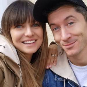 Anna Lewandowska mamą po raz drugi. Gwiazdy gratulują Lewandowskim powiększenia rodziny