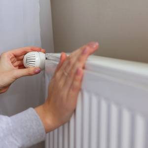 Cieplejszy dom w zimie. Wystarczy, że umieścisz to nad grzejnikiem