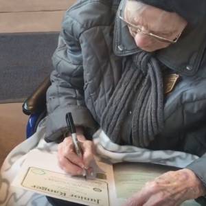 Ma 103 lata i została Młodszym Strażnikiem! Jest starsza od parku narodowego! 