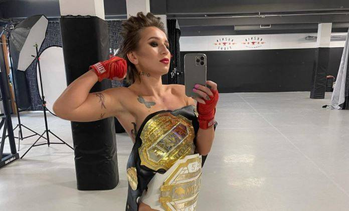 Marta Linkiewicz wietrzy biust na mrozie. "Petarda" [FOTO]