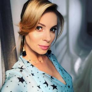 Izabela Janachowska postanowiła uwiecznić moment oczekiwań i podzieliła się niezwykłą sesją zdjęciową! 