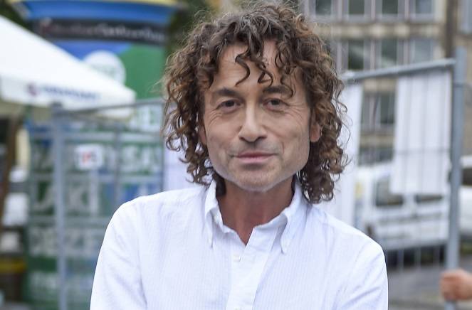 Piotr Rubik pokazał córkę! Muzyk tańczy z 11-latką świąteczny układ [WIDEO]