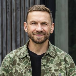 Przemysław Kossakowski znika z telewizji! Dziennikarz pożegnał się z widzami