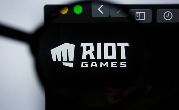 Dyrektor generalny Riot Games oskarżony o molestowanie seksualne. Była asystentka złożyła pozew
