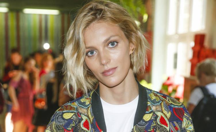 Anja Rubik odsłania ciało na plaży. Stylowe bikini przykuwa uwagę: "Oszałamiająca" [FOTO]