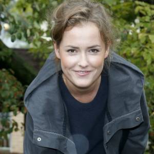 Olga Frycz niewinnie odsłania biust. Pokazała zmysłową fotografię. "Petarda" [FOTO]