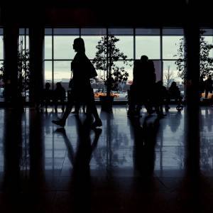 Polska trafiła na czerwoną listę? Ponad 8 tysięcy zakażeń i zaostrzone zasady. Czego dotyczą?