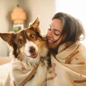 Pies cię ignoruje? Tak zwierzę wybiera ulubionego człowieka