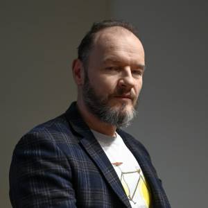 Tragedia na torach. Redbad Komarnicki-Klynstra opublikował zdjęcia: "Zatrzymałem się na chwilę"