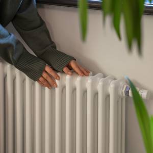 Trik na czyste kaloryfery. Prosty sposób na kurz w sezonie grzewczym