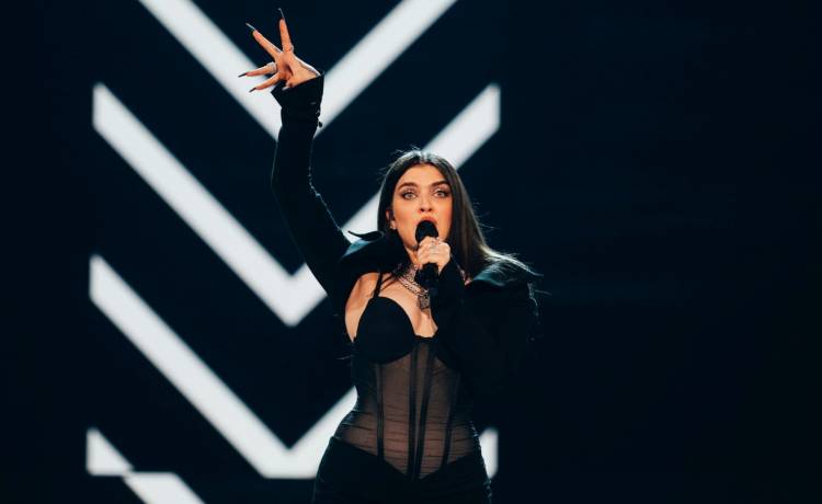 Mae Muller i "I Wrote a Song" na Eurowizji. Kim jest reprezentantka Wielkiej Brytanii?