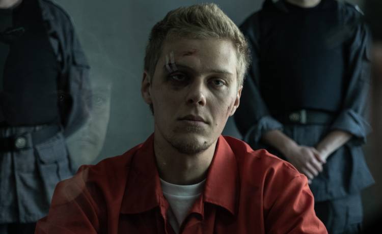 Jakub Gierszał jako Piotr Langer w serialu "Chyłka - Kasacja", fot. Agnieszka K. Jurek/TVN