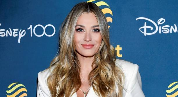 Mocno wycięty strój kąpielowy i zmysłowa sesja w basenie. Marcelina Zawadzka podgrzewa atmosferę [FOTO]