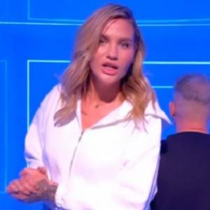 To on podbił serca widzów "Love Island"! Kim jest tajemniczy lektor? Tak wygląda Maciej Kasprzyk!