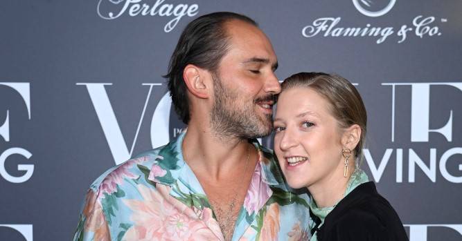 Lara Gessler publikuje zdjęcia córki z ogrodu: "W poszukiwaniu jesiennych skarbów" [FOTO]