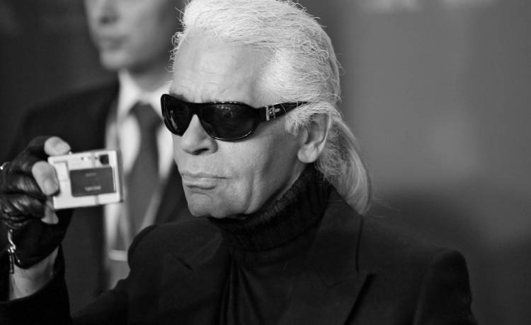 Nie żyje Karl Lagerfeld. Słynny projektant zmarł w wieku 85 lat               