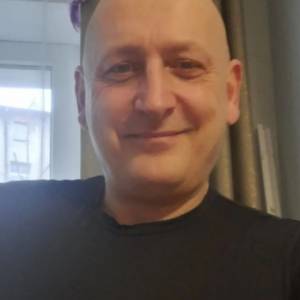 Jacek z "Królowych życia" o zmianach w wyglądzie: "Chyba trzeba się brać do treningu". Internauci wymownie komentują nowe zdjęcie uczestnika show