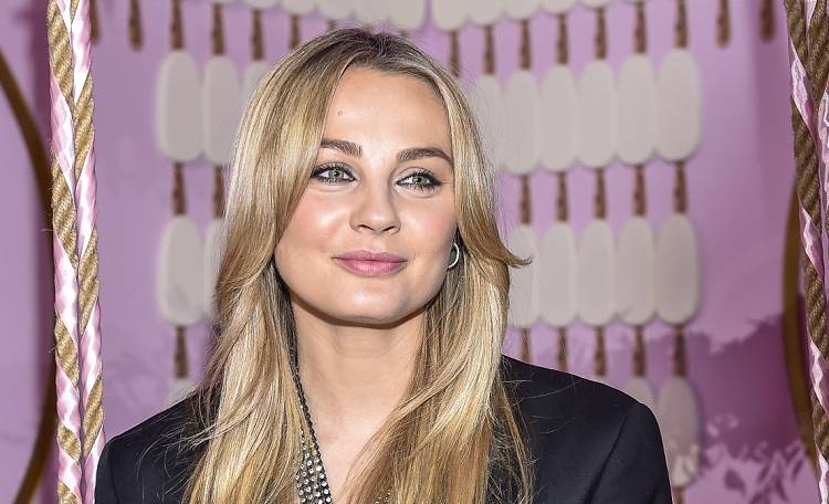 Małgorzata Socha kokietuje. Tak pozowała w sensualnej sesji foto! "Petarda" [ZDJĘCIA]