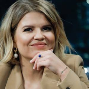 "Rolnik szuka żony 7". Marta Manowska na nowym zdjęciu z planu. Obok niej rodzina Filochowskich!