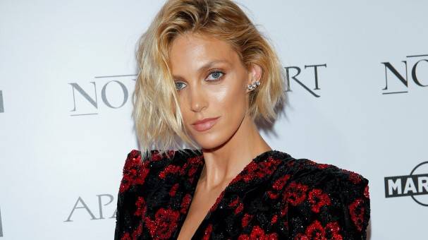 Anja Rubik na odważnym zdjęciu. Modelka zapozowała topless