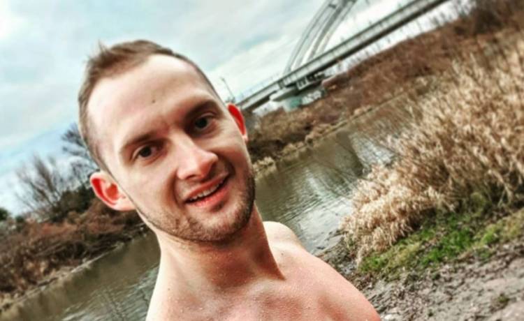 Kamil ze "ŚOPW" niedawno rozstał się z Izą. Teraz porównuje wybaczanie do wyrzucania śmieci...