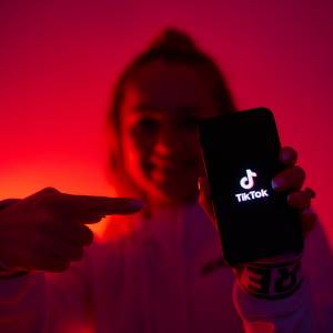 Z tych funkcji na TikToku już niedługo skorzystamy. Jakie nowe opcje się pojawią?