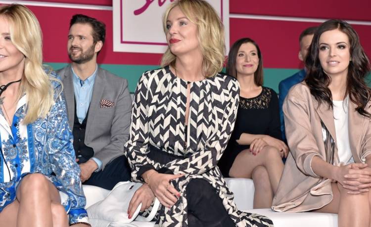 Gwiazda "Dzień Dobry TVN" pod prysznicem. W centrum: ociekające wodą ciało. Dziennikarka kusi w sieci!