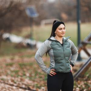 Co oznacza trzymanie rąk na biodrach? To nie tylko oznaka zmęczenia
