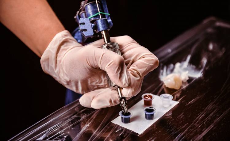 Tatuaż Polaka znalazł się na pierwszych stronach gazet na całym świecie. Dlaczego?