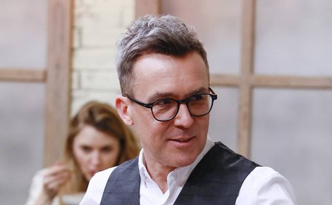 Maciej Kurzajewski spakował walizki i poleciał do wnuczki. Miał ważny powód 