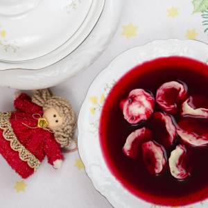 Pyszny, domowy i bez konserwatów. Ten barszcz z uszkami będziesz robił już co roku [PRZEPIS ANI STARMACH]