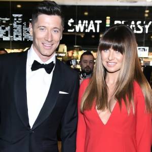 Anna Lewandowska pokazała młodszą córkę. "Mała podobna do Taty" - komentują internauci [ZDJĘCIE]                                                      