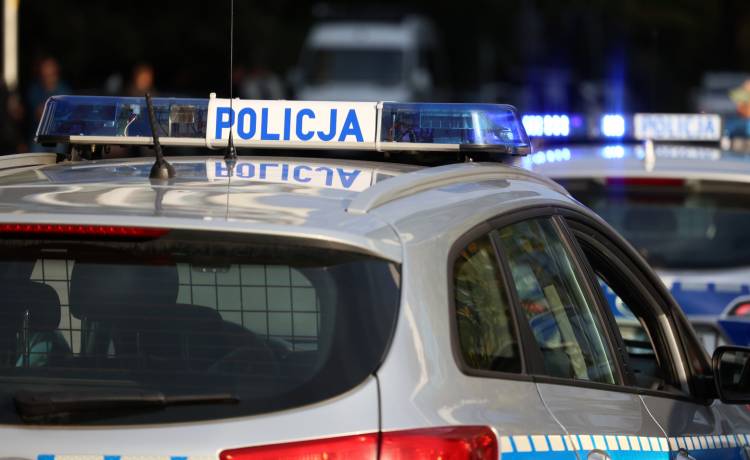 Zaparkował motocykl przy kasach w supermarkecie. Trąbił tam na policjantów [FOTO]