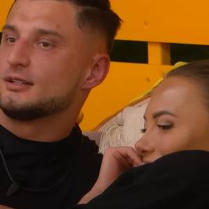 Jeden z uczestników "Love Island 7" ma dziewczynę poza willą?! W sprawę zaangażowana jest produkcja! 