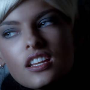 Linda Evangelista pokazała twarz na okładce. Wiele lat ją ukrywała. Supermodelka została oszpecona [ZDJĘCIA]