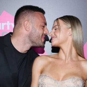 Intymne kadry z życia Karoliny Pisarek i Rogera. Tak pozowali na sesji [FOTO]