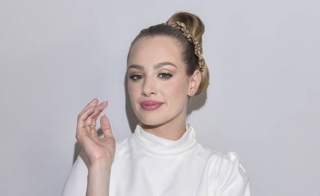 Wiktoria Gąsiewska w czerwieni. Internauci pytają o ciążę! Aktorka zabrała głos w sieci