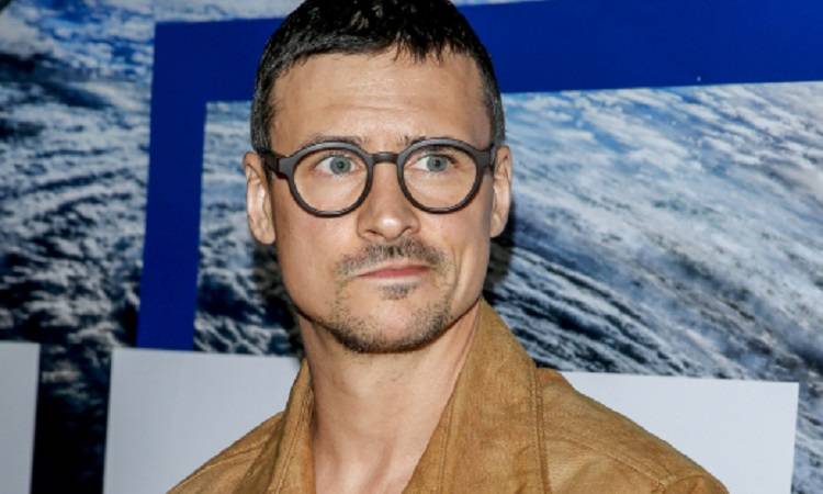 Mateusz Damięcki przypadkiem rozpętał awanturę na planie. Mogło skończyć się odgryzionym nosem!