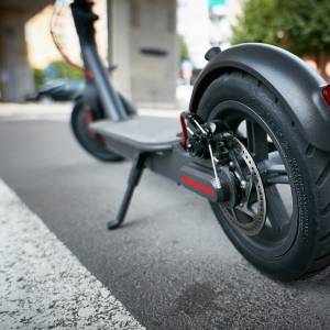 Nowe przepisy dot. hulajnóg elektrycznych. Za co grozi mandat?