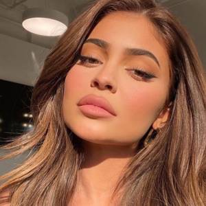 Kylie Jenner i Kim Kardashian niczym bliźniaczki. Celebrytki zapozowały w skąpych bikini. "Królowe"