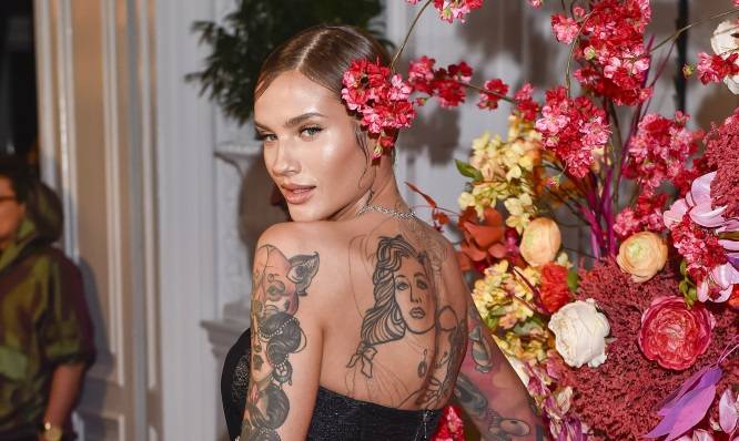 Karolina Gilon w skąpym stroju kąpielowym na mrozie. Odważny kadr robi wrażenie!