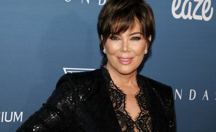 Siostry Kardashian na tematycznej imprezie urodzinowej. Przebrały się za własną mamę! [FOTO]