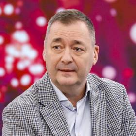 Jacek Rozenek szczerze o chorobie i żonie. „Wracam do pracy po bardzo długim okresie niebytu”