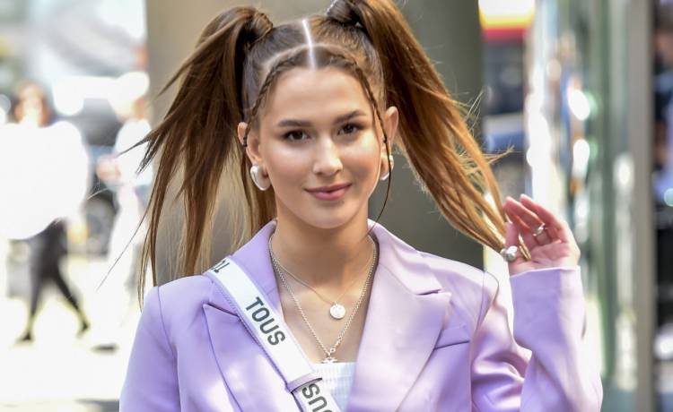 Roksana Węgiel w letnim topie ogłasza: "Jesieniara mode on" [FOTO]