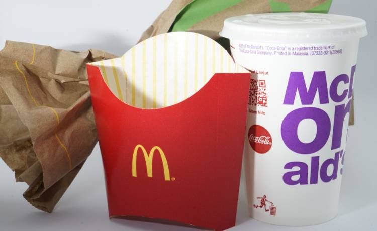 Opakowanie na frytki z McDonald's z "ukrytym" ułatwieniem! Dzięki temu spożywanie posiłku będzie o wiele prostsze  