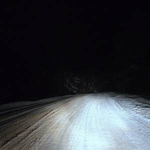 Kierowca ciągnął za autem na worku z sianem dziecko i dwie kobiety. "Pasażerki" kuligu trafiły do szpitala... [FOTO]