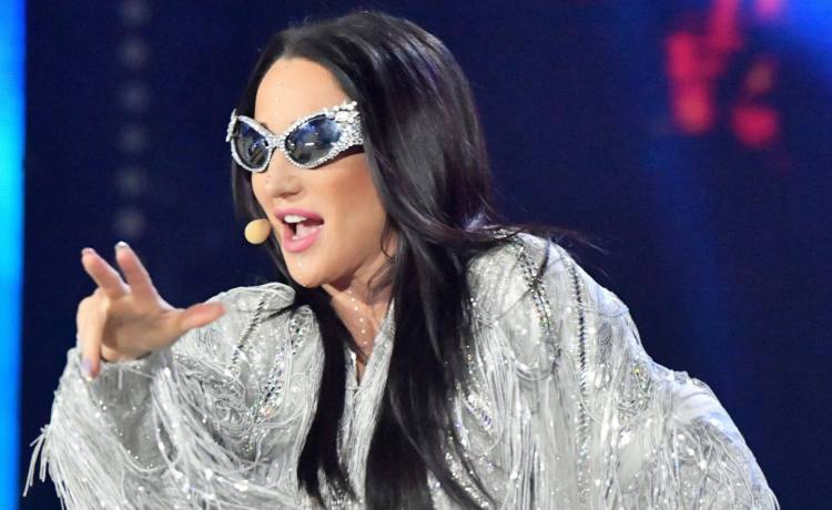 To się nazywa DYSTANS! Steczkowska zachęca fanów, żeby robili o niej... MEMY  