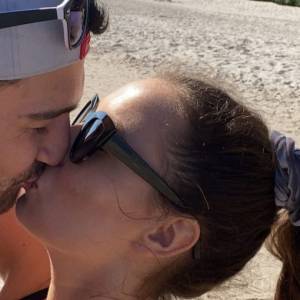 Bibi i Simon z "Hotelu Paradise" rozstali się! Price zamieścił gorzki wpis. "Nie wszystko złoto, co się świeci"